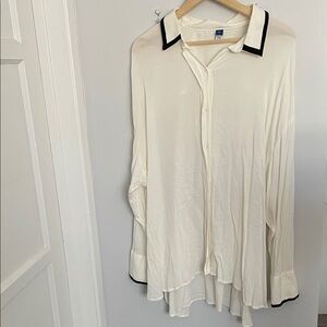 Old Navy Cream Shirt with Black Accents size CXL